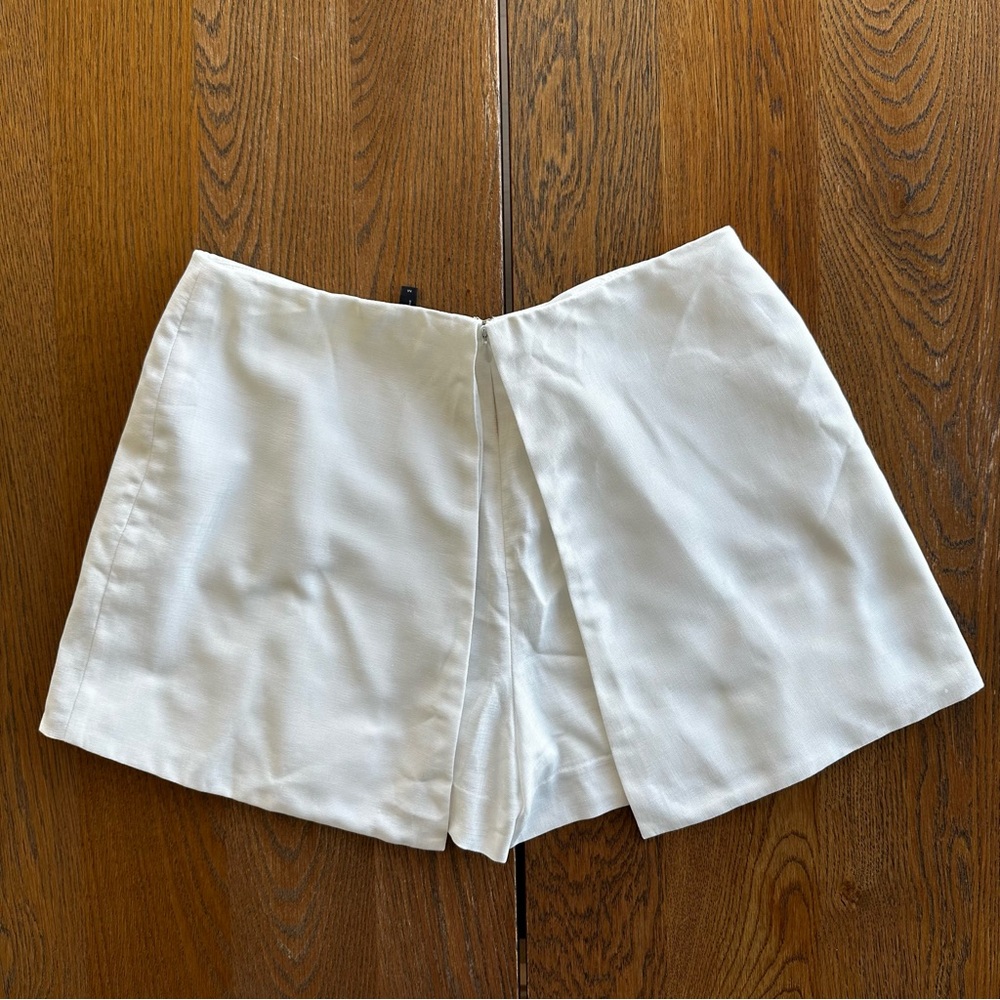 BCBGMaxAzria Elegant White Women's Skorts - Picture 2 of 5